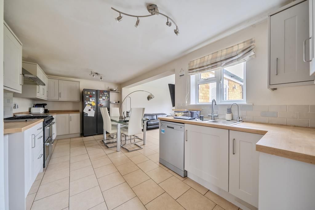 Property photo 3 of 20 Kitchen