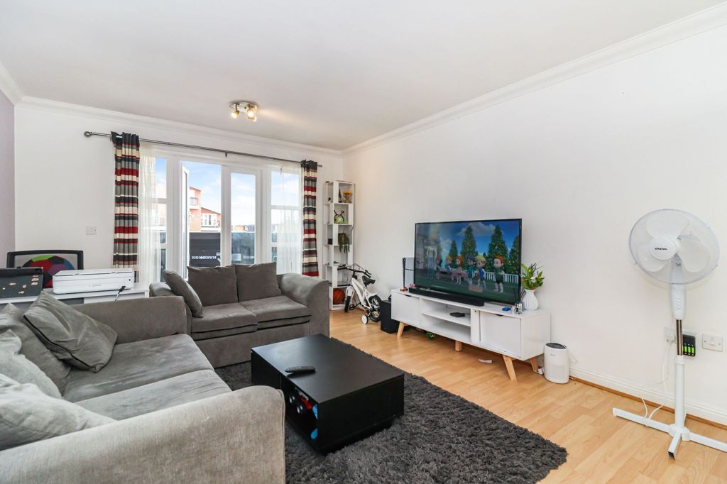 Property photo 2 of 10