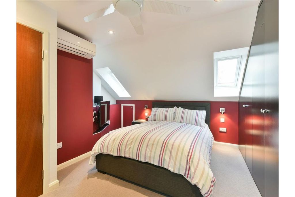 Property photo 2 of 22 Bedroom One