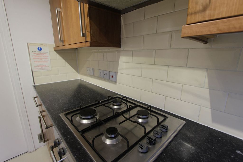 Property photo 2 of 32