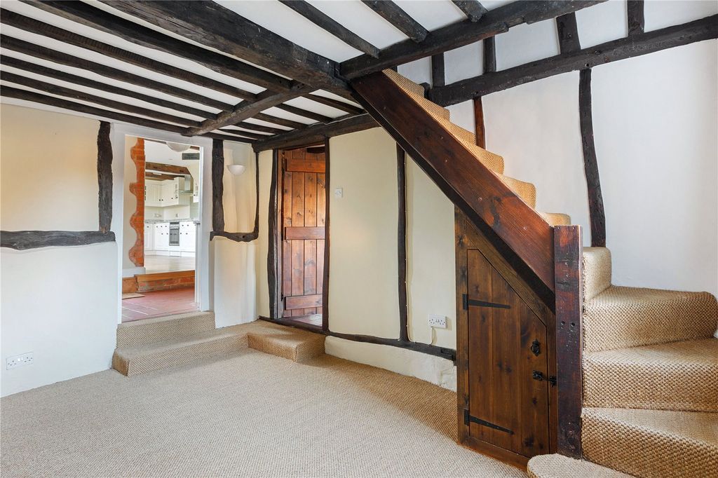 Property photo 3 of 23 Entrance Hall