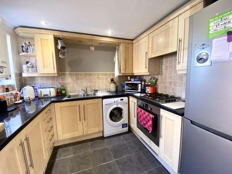 Property photo 3 of 9 Kitchen