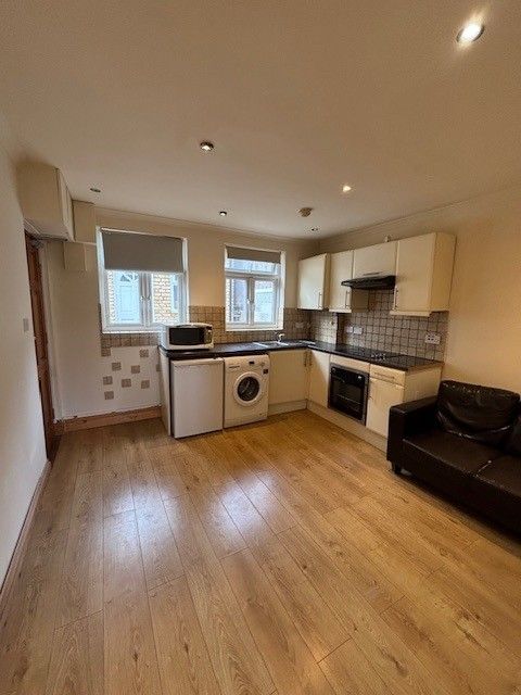 Property photo 1 of 10 Kitchen