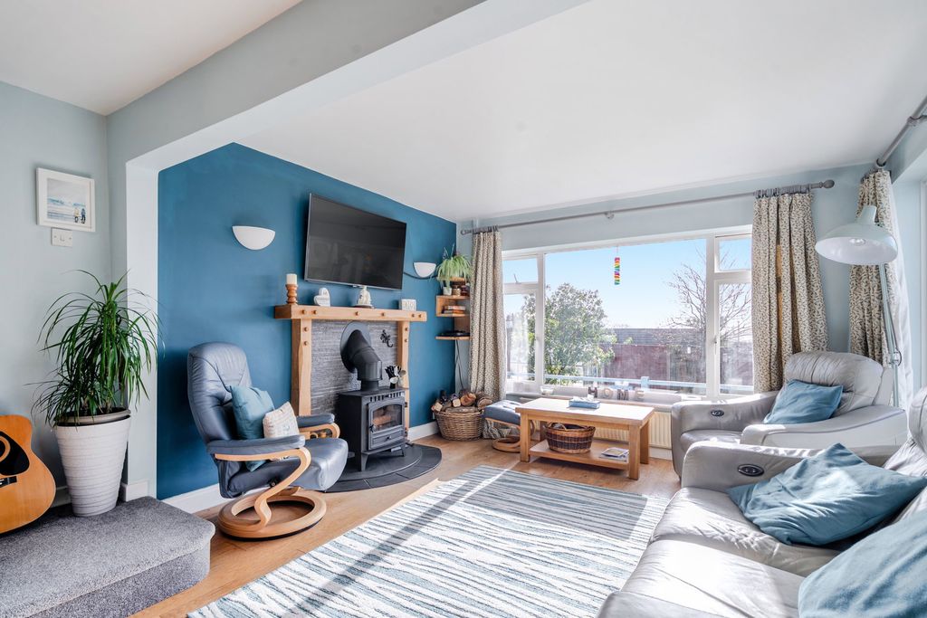 Property photo 3 of 21