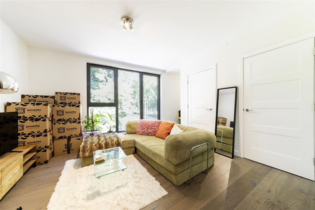 Property photo 2 of 9 F2 Parkview -3.Jpg