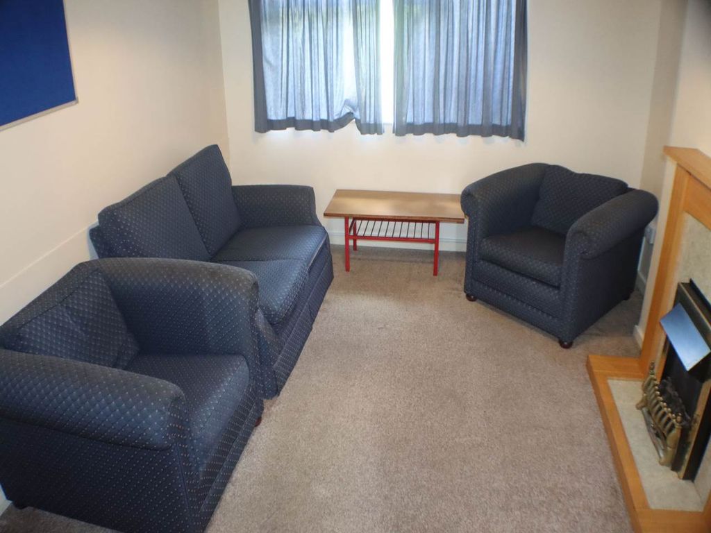 Property photo 2 of 8 08A5d214-0331-4Edd-8Eb8-ee0c246d0860