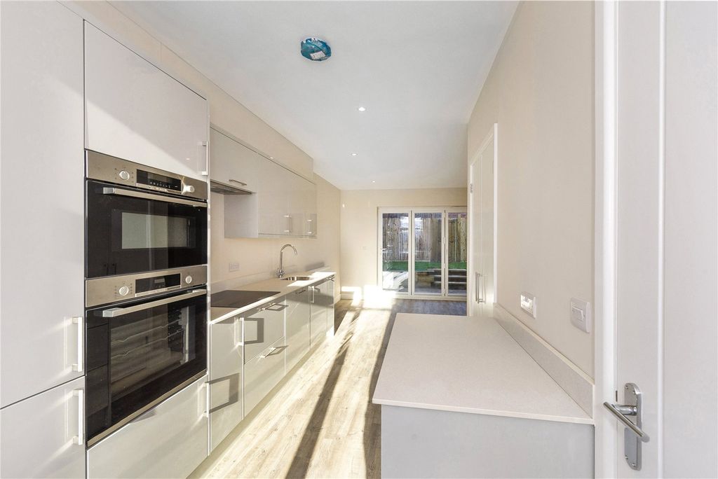 Property photo 2 of 17 Picture No. 02