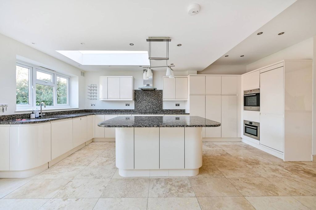 Property photo 3 of 19