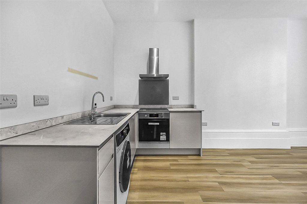 Property photo 3 of 9 Picture No. 21