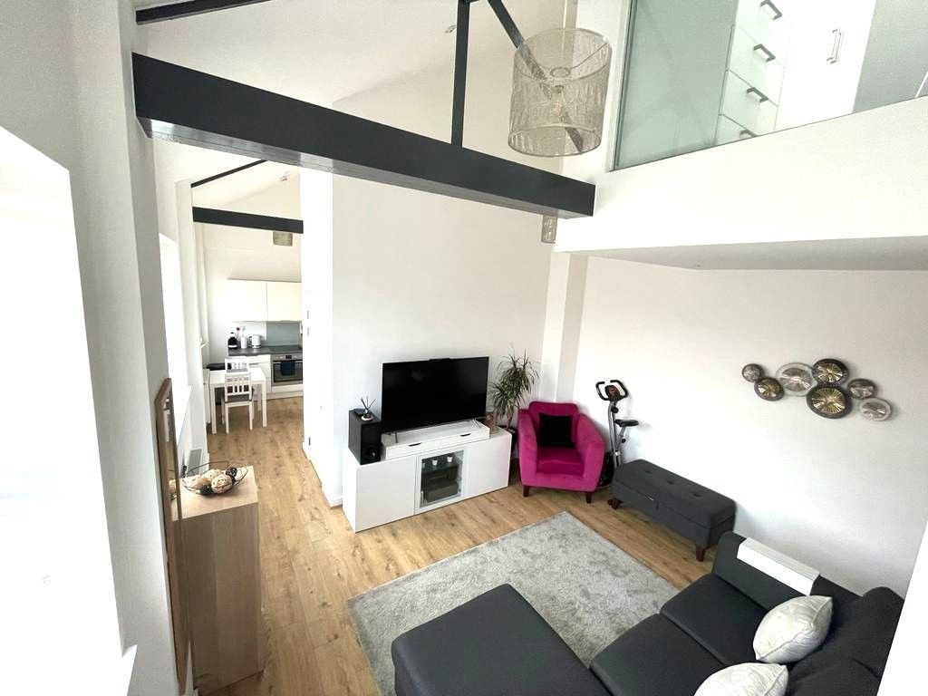 Property photo 3 of 9