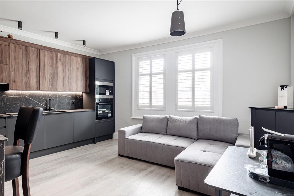 Property photo 1 of 11 Northfields Avenue-5.Jpg