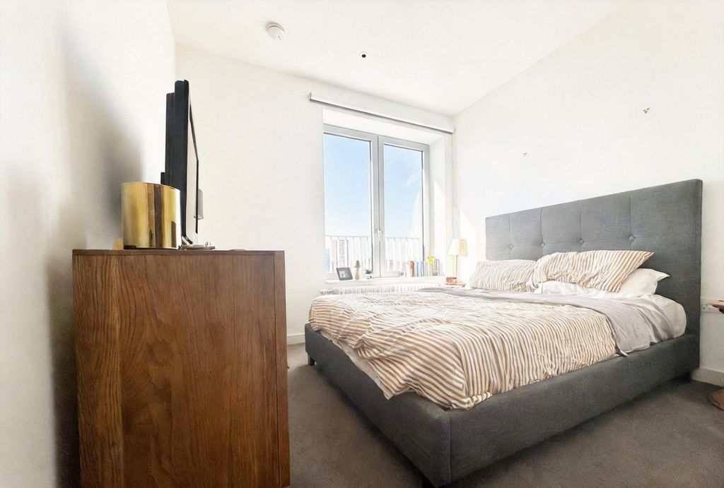 Property photo 2 of 12 1