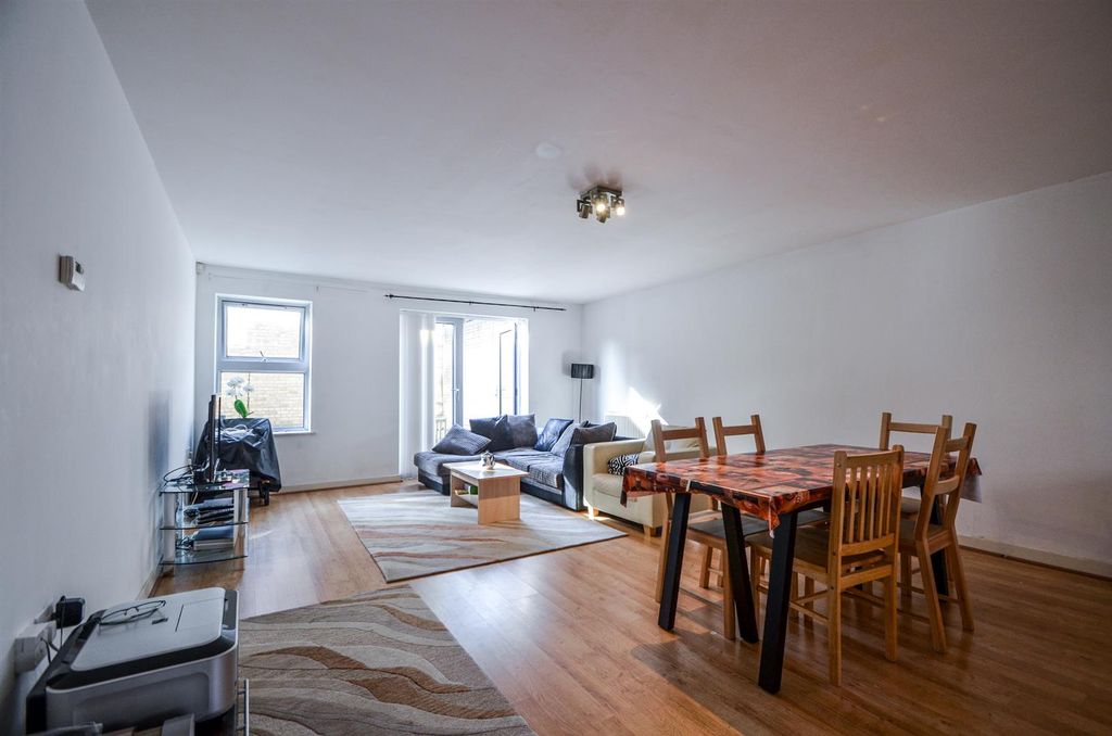 Property photo 3 of 15 Devons Road