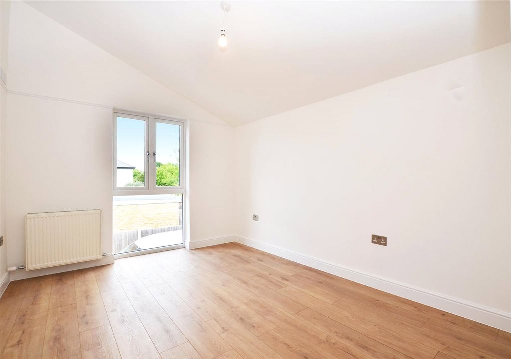 Property photo 3 of 6 Picture No. 04