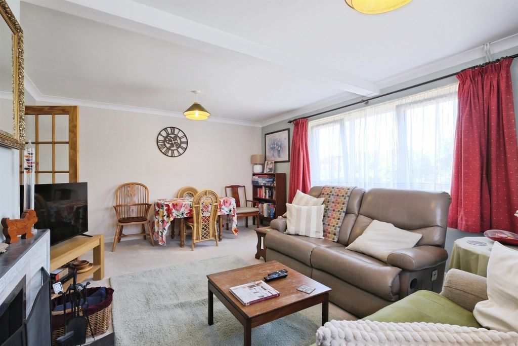 Property photo 2 of 17