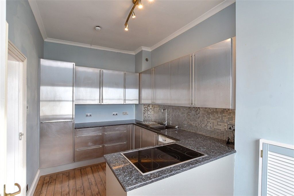 Property photo 2 of 10 Kitchen