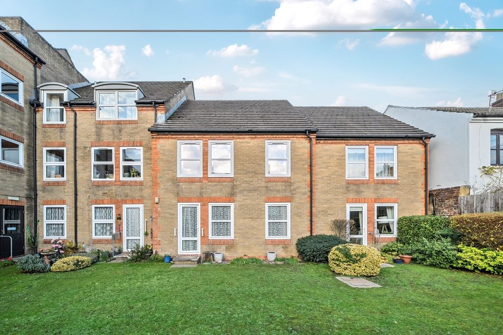 Property photo 1 of 9 1386674-4-692Efa8...