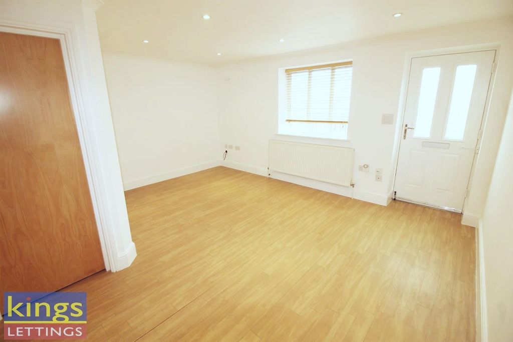 Property photo 2 of 6 Lounge.Jpg