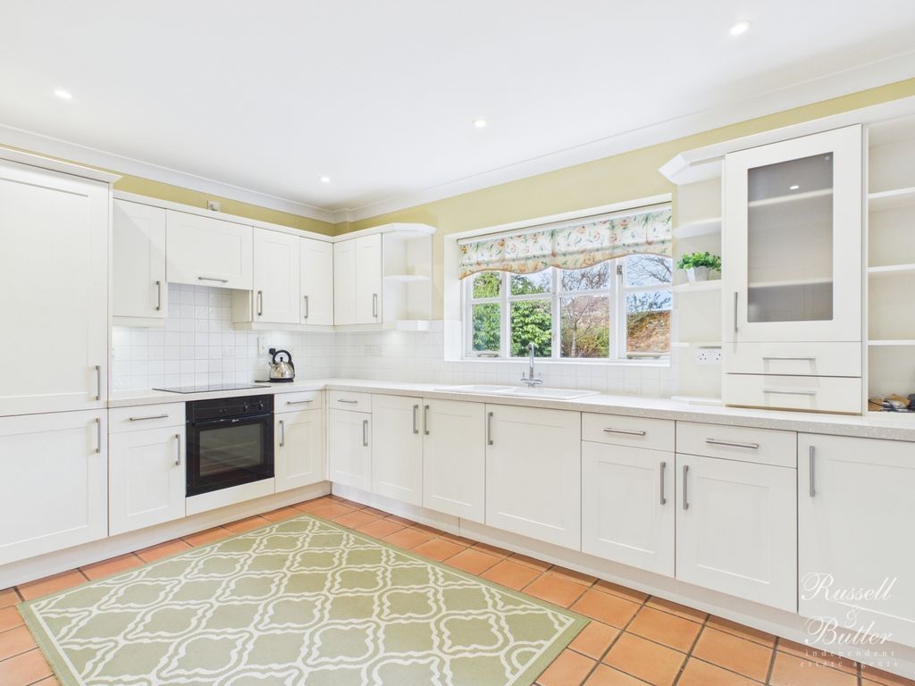 Property photo 2 of 18 Cam01995G0-Pr0410-Still008