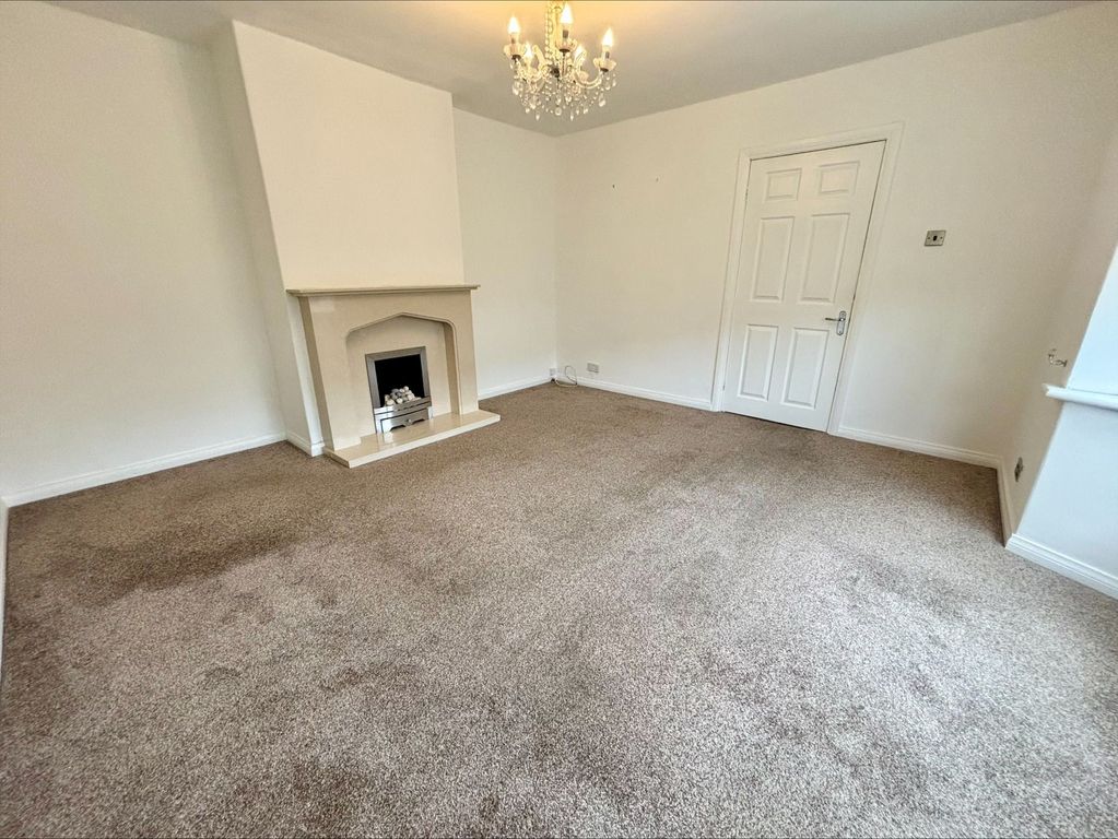 Property photo 2 of 18 Photograph 4