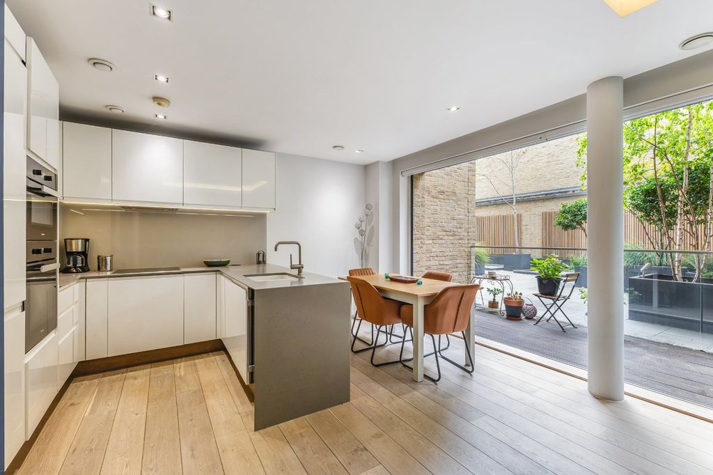 Property photo 1 of 15 Kitchen/Dining