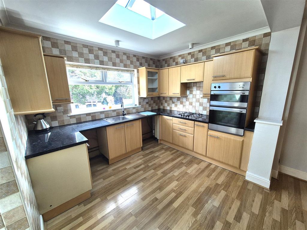 Property photo 3 of 15 Kitchen/Dining Room