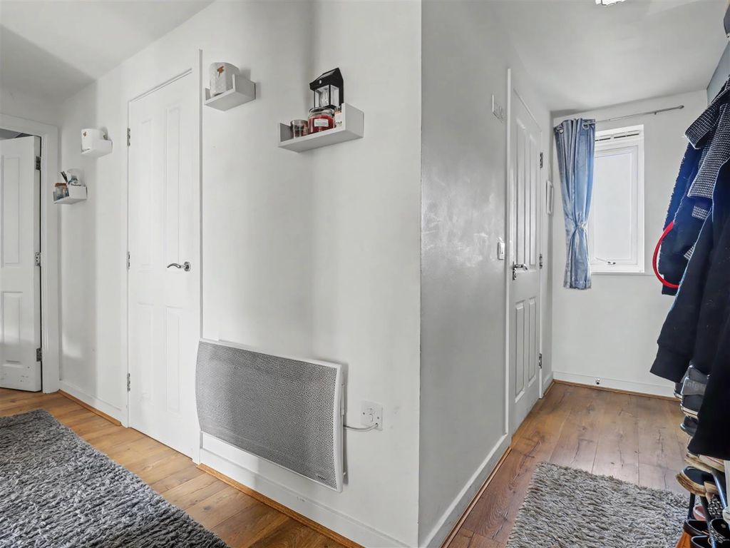 Property photo 2 of 15 Entrance Hall