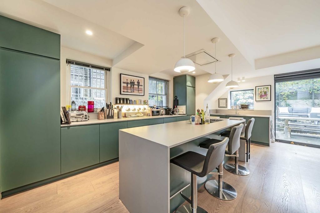 Property photo 3 of 8