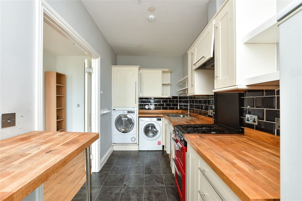 Property photo 1 of 4 Kitchen