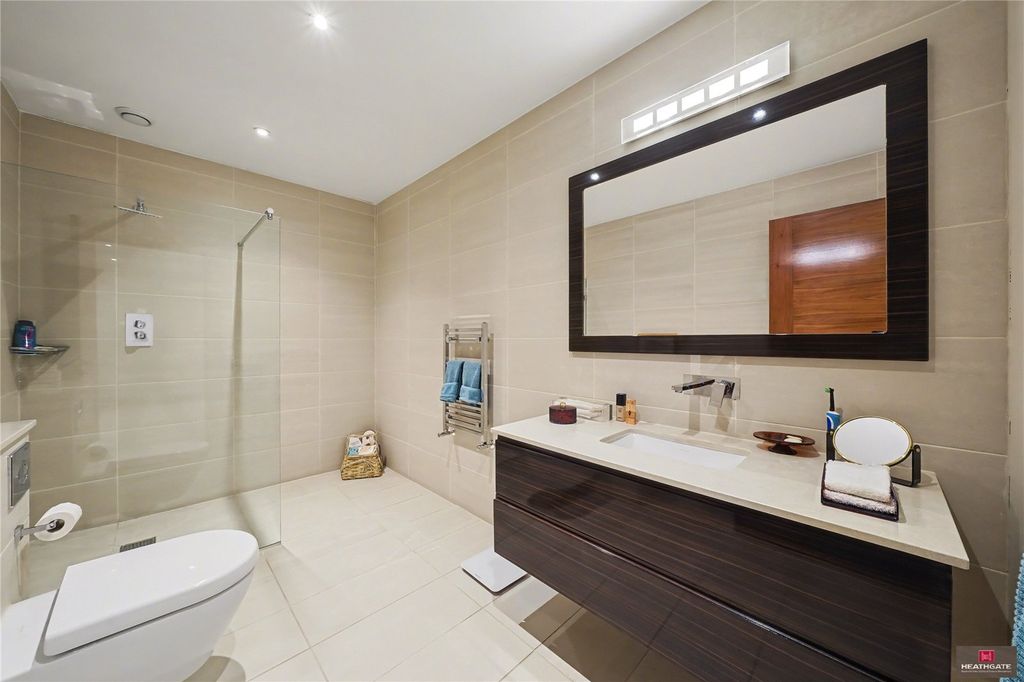 Property photo 2 of 14 Picture-No-17-76