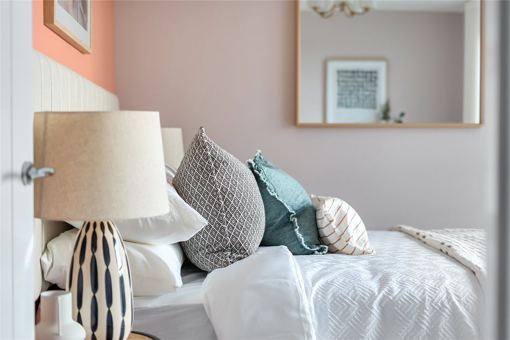 Property photo 3 of 18 Show Home Ex