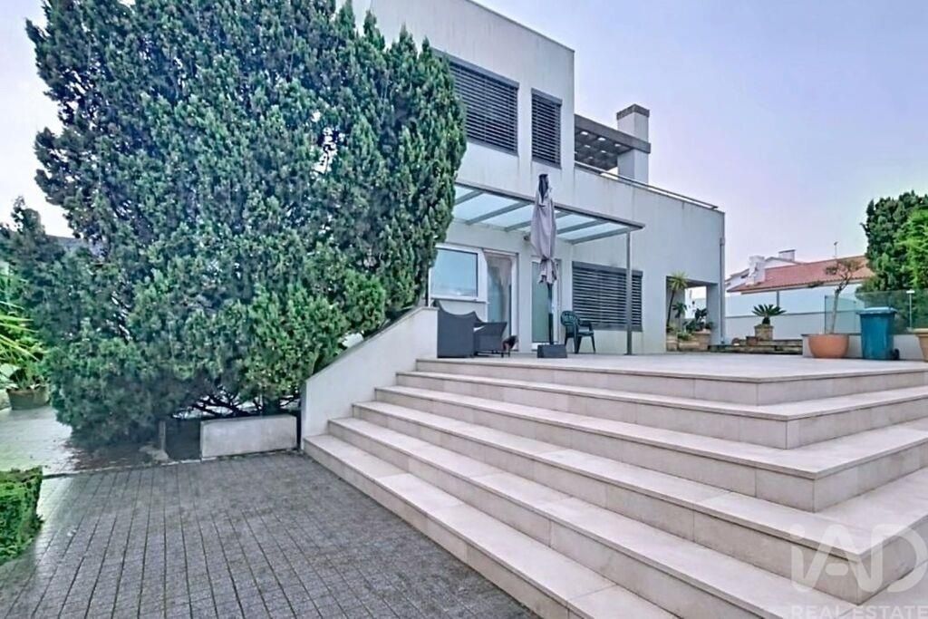 Property photo 3 of 40