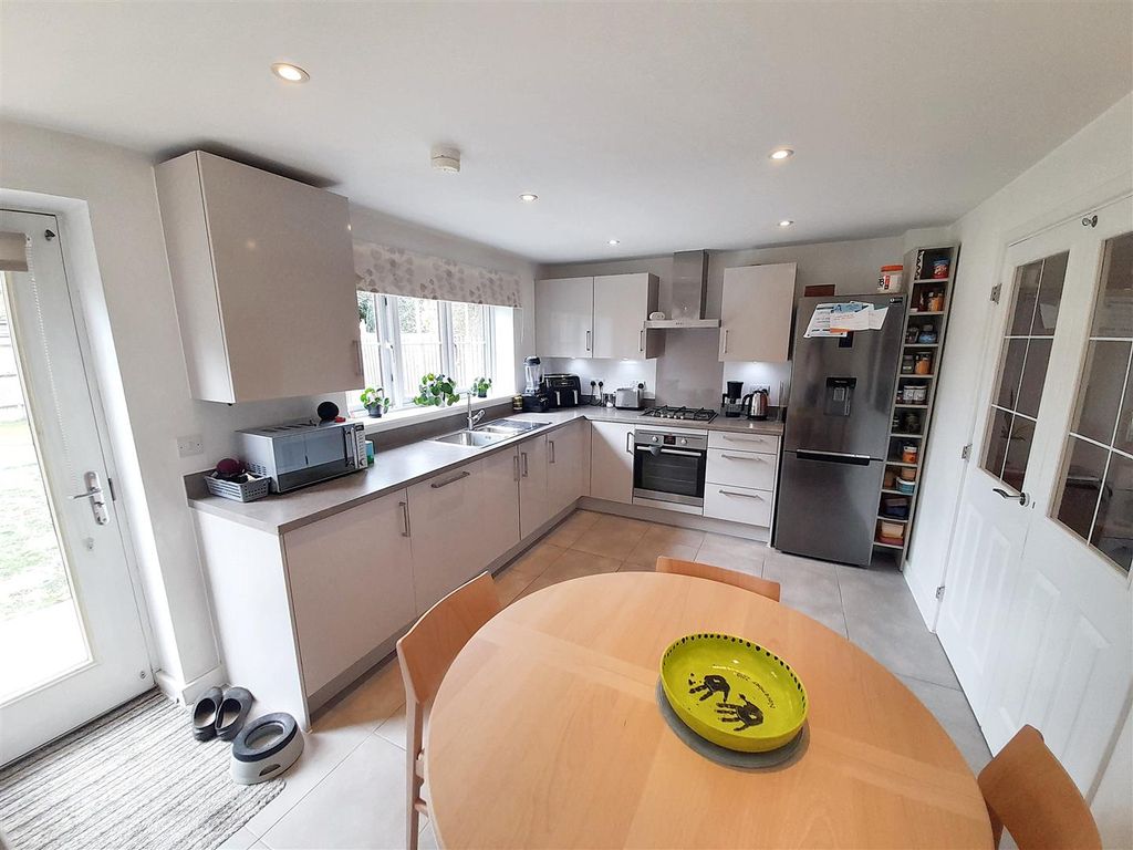 Property photo 2 of 14 Kitchen / Dining Room