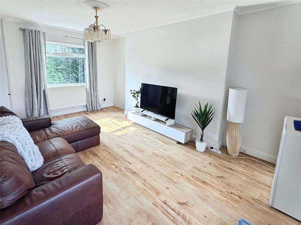 Property photo 3 of 12 Lounge