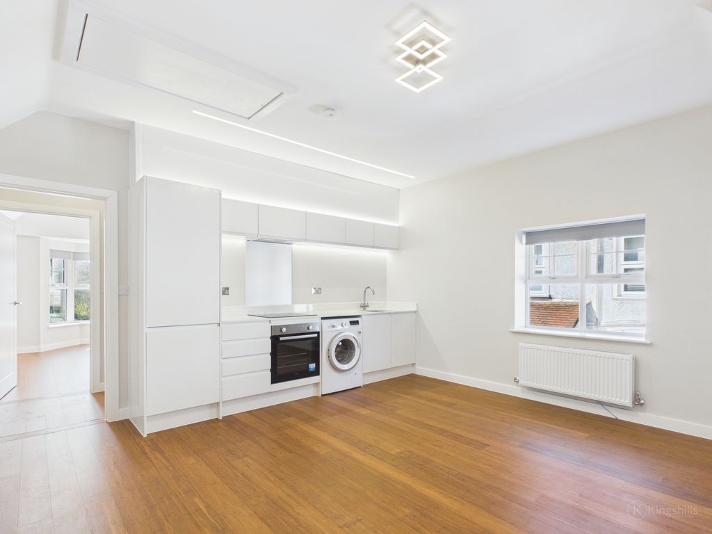 Property photo 1 of 11 Cam02136G0-Pr0563-Still003