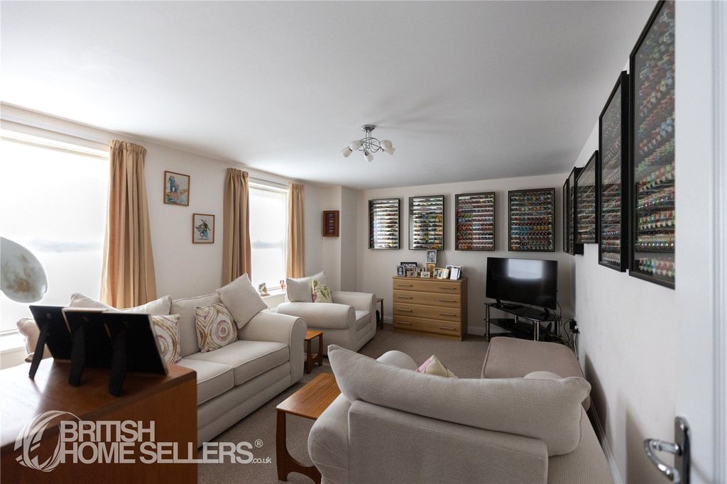 Property photo 2 of 25 Picture No. 14