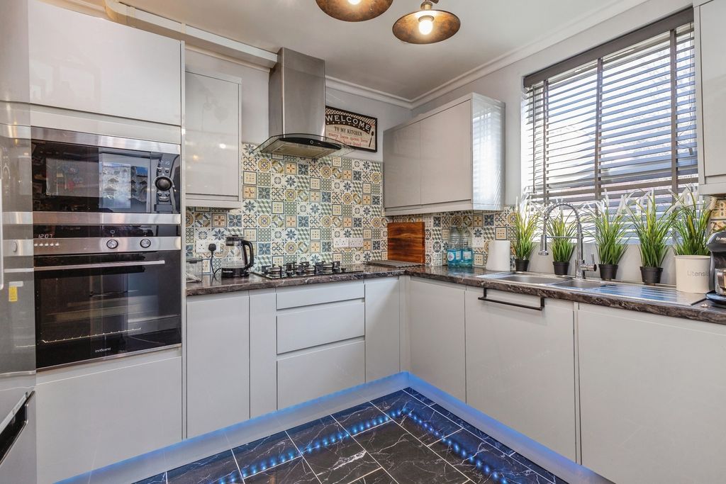 Property photo 3 of 23 Pbox-Img.Jpg