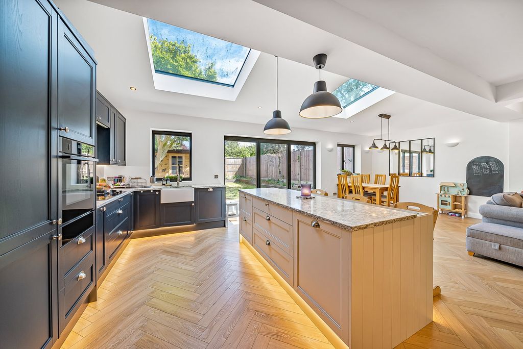 Property photo 2 of 22