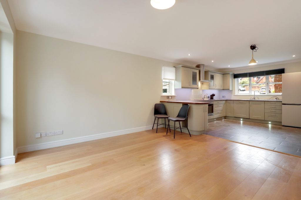 Property photo 3 of 12 Img_4910-Img_4912