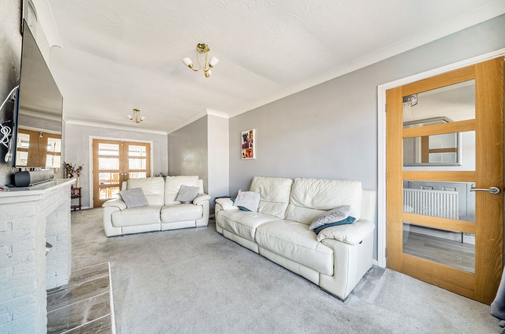 Property photo 3 of 12 15005009