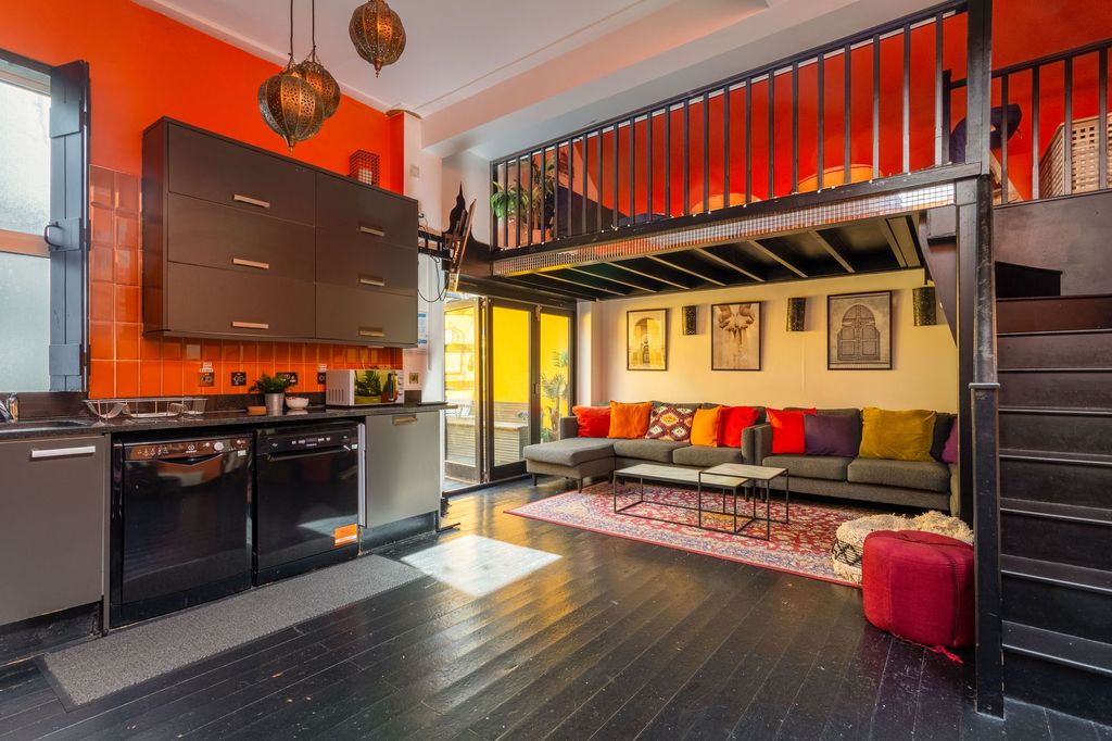 Property photo 1 of 18