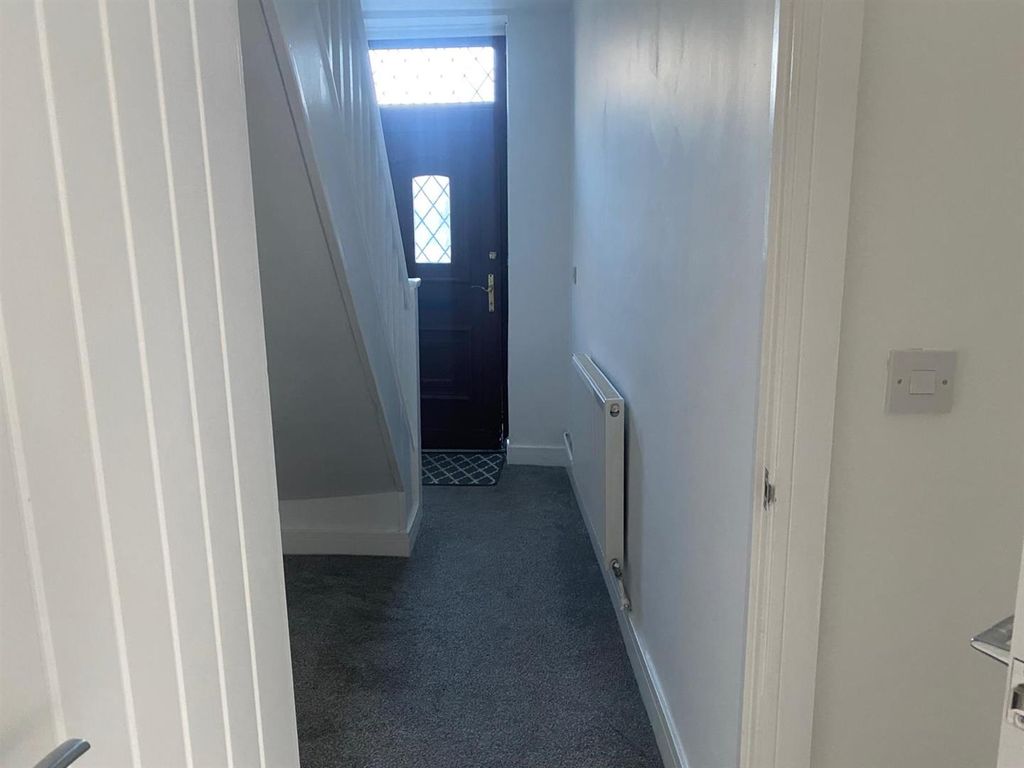 Property photo 2 of 12 Hall.Jpeg