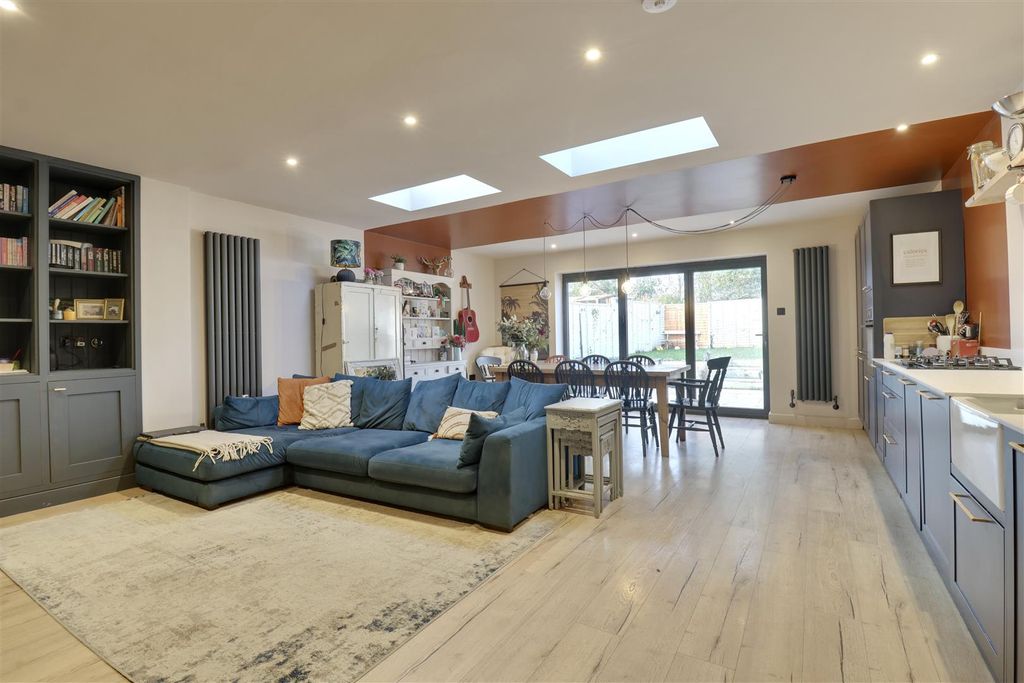 Property photo 1 of 32 835Ecbca-5906-4448-84Ae-2F12B3153031_1_201_A.Jpeg