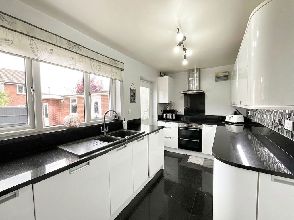 Property photo 3 of 26
