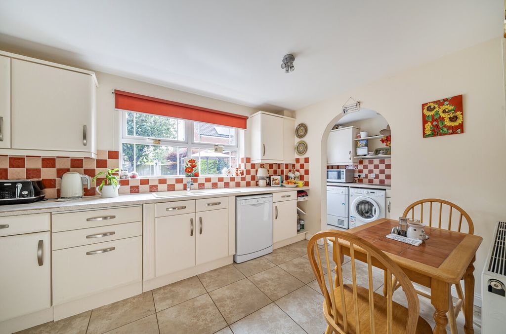 Property photo 2 of 27 Kitchen
