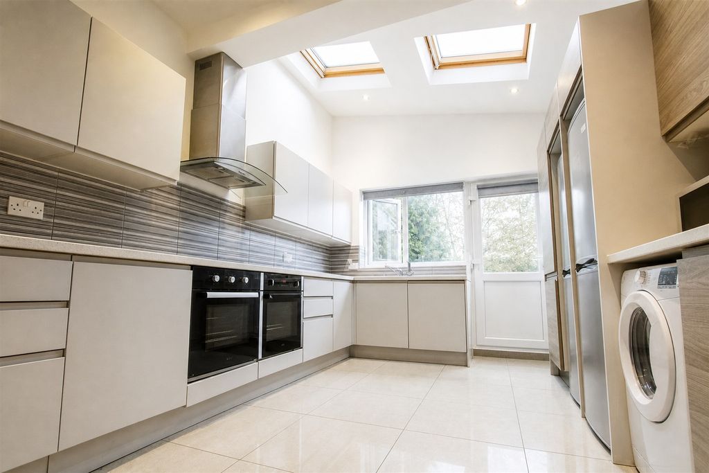 Property photo 3 of 13 Approach