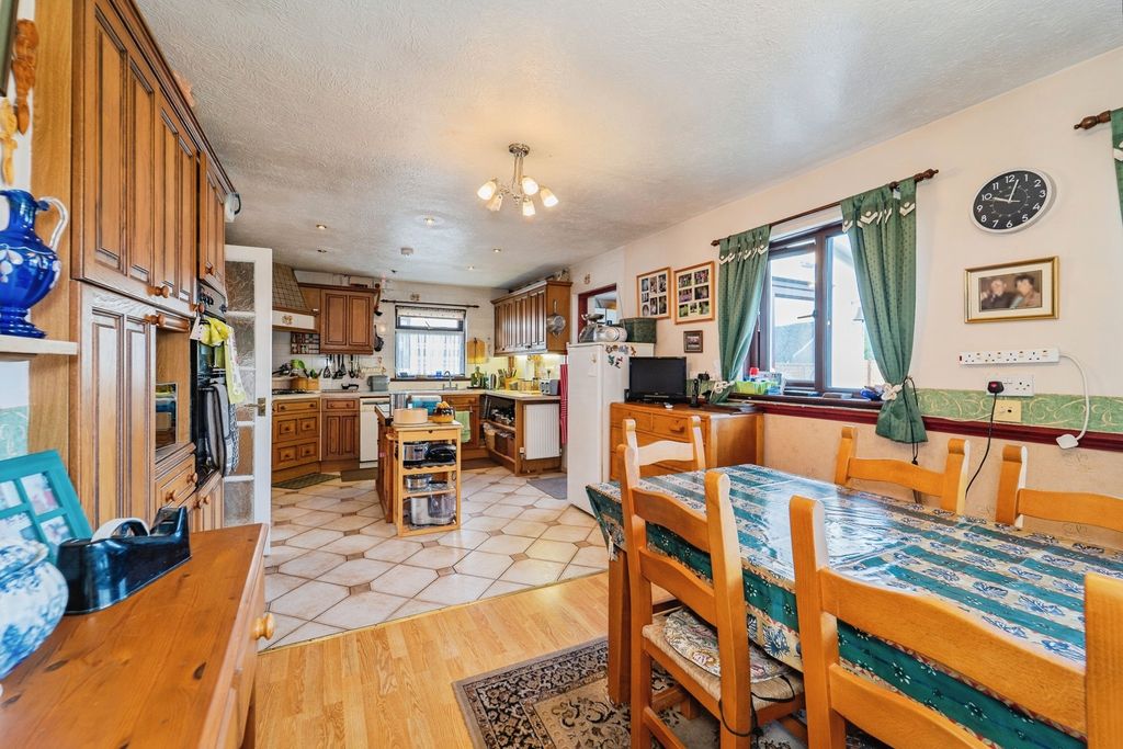 Property photo 3 of 20 Pbox-Img.Jpg