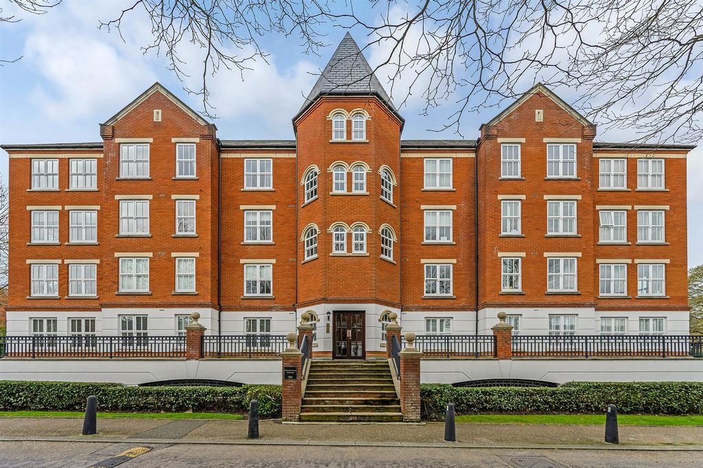 Property photo 1 of 17 3 Bradfield House-17.Jpg