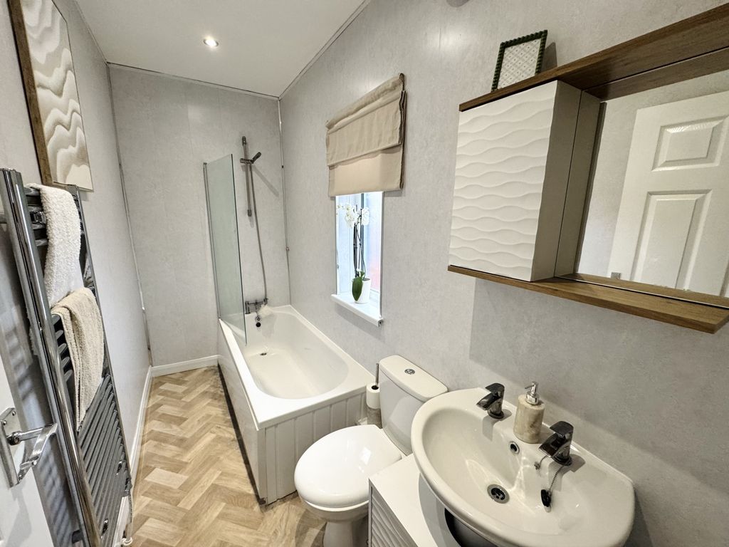 Property photo 3 of 17 Img_9004