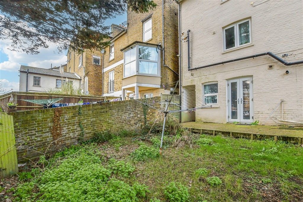 Property photo 2 of 5 Communal Gardens
